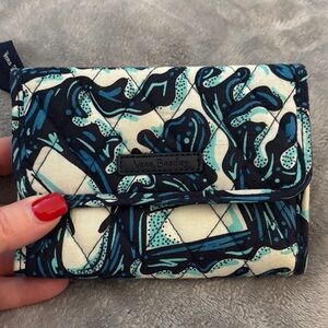 Vera Bradley Navy and Cream nautical print wallet